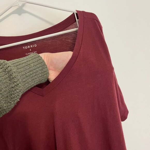 TORRID 2 Plus Size Girlfriend Signature Jersey V-Neck Tee Burgundy Maroon TShirt - Picture 7 of 16